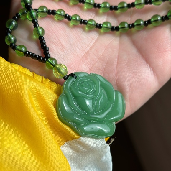 3D JADE CARVED ROSE 24-IN BEAD NECKLACE - Picture 6 of 6